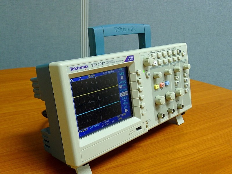 Tektronix TBS1042オシロスコープ TBS1052B デジタルオシロスコープ