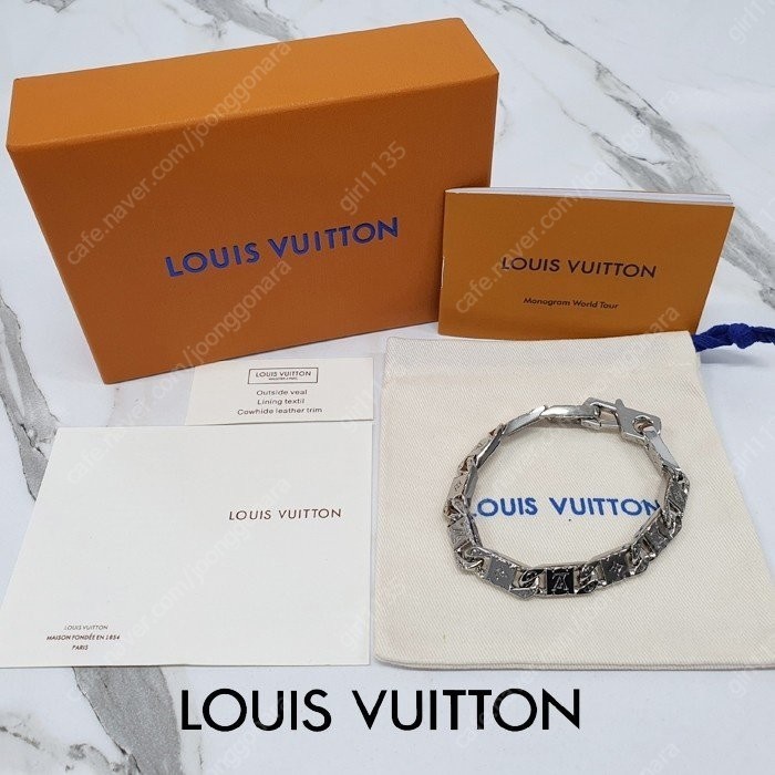 Louis Vuitton Outside Veal Lining Textile Cowhide Leather Trim